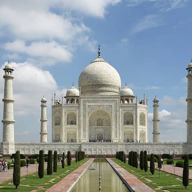 White marble dome and minarets of the Taj Mahal