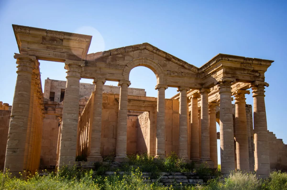 Irak, Hatra'daki kutsal alanın Büyük İvanları