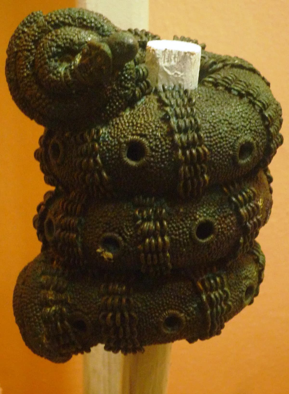 Igbo-Ukwu, Nijerya'dan düğümlü halat formunda dökülmüş bronz tören kabı, yak. MS 9. yüzyıl