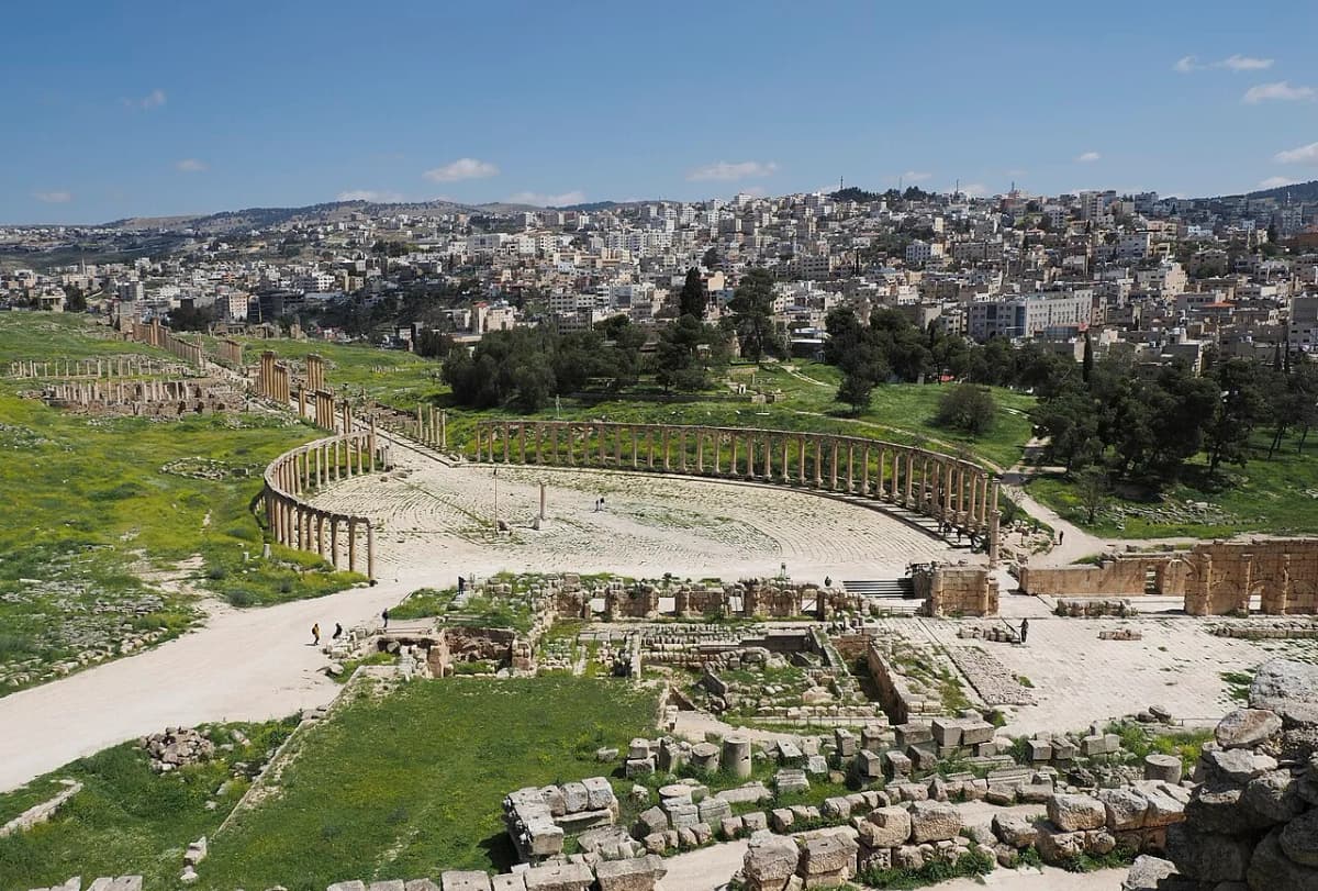 Das säulenumstandene Ovale Forum von Jerash (Gerasa), Jordanien