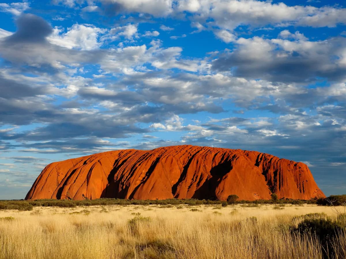 Günbatımında Uluru, Aṉangu halkının kutsal kumtaşı monoliti, Kuzey Toprakları, Avustralya