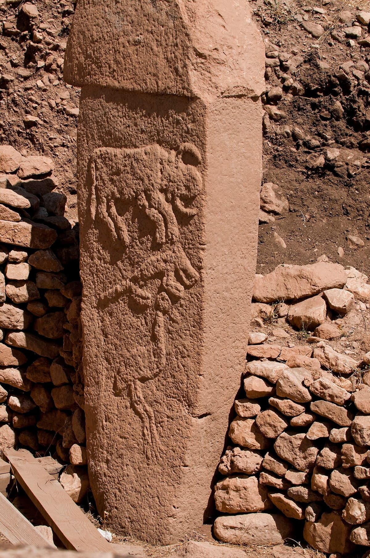 Carved limestone pillar reliefs from Göbekli Tepe, compared with Stonehenge in this guide