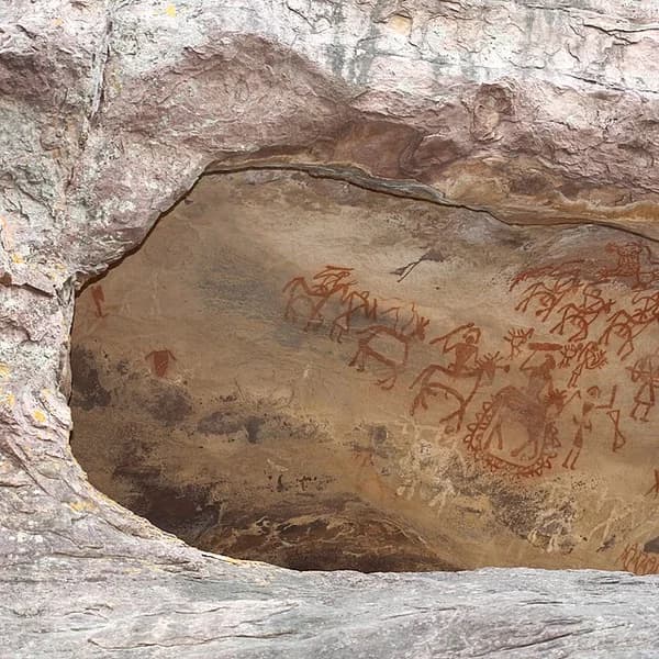 Painted rock shelter 8 at Bhimbetka, Madhya Pradesh