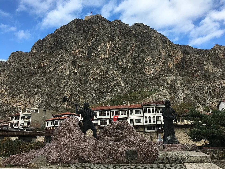 Amasya Dağlarına Karşı