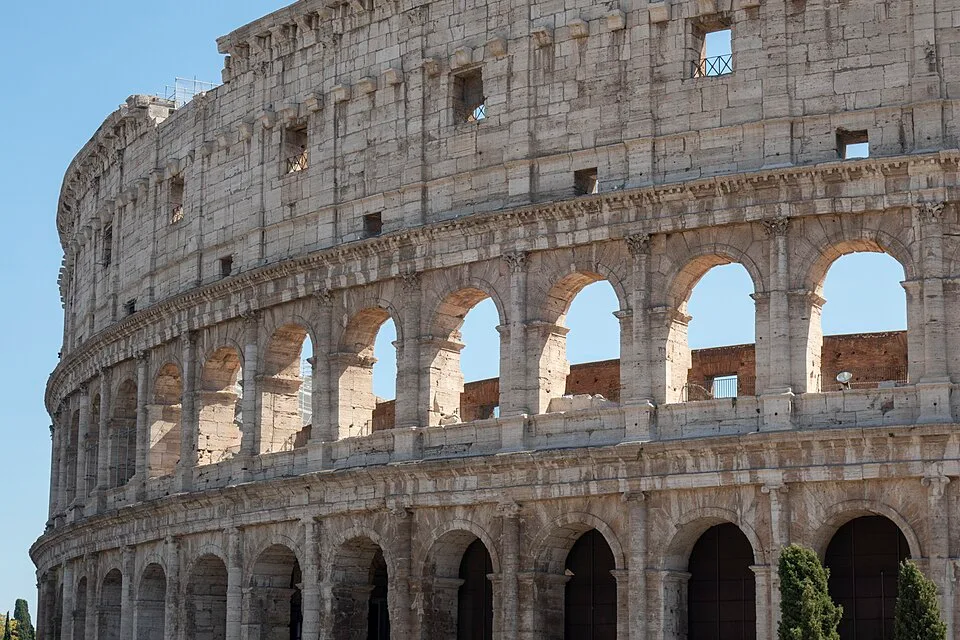 Rome Colosseum exterior 2