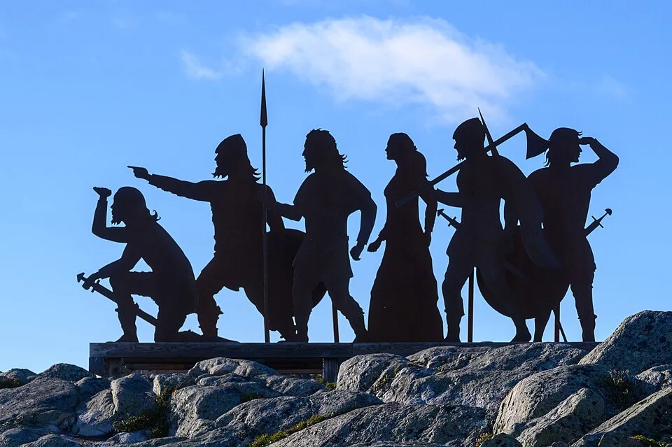 2022-08-27 04 Silhouette sculpture of Norsemen above L'Anse aux Meadows, NFL CAN