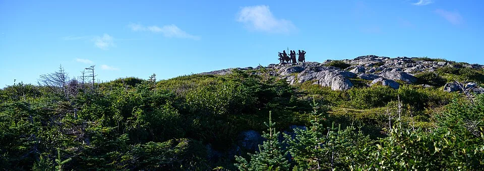 2022-08-27 01 Silhouette sculpture of Norsemen above L'Anse aux Meadows, NFL CAN