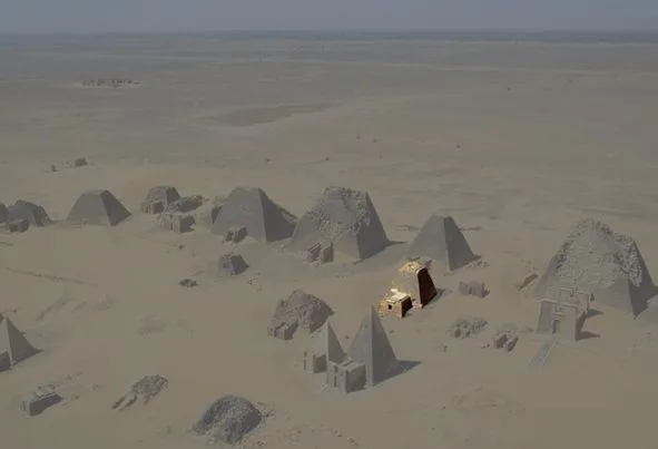 Sudan Meroe Pyramids 2001 N18