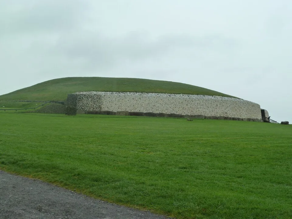 Newgrange Passage Tomb - geograph.org.uk - 2857133