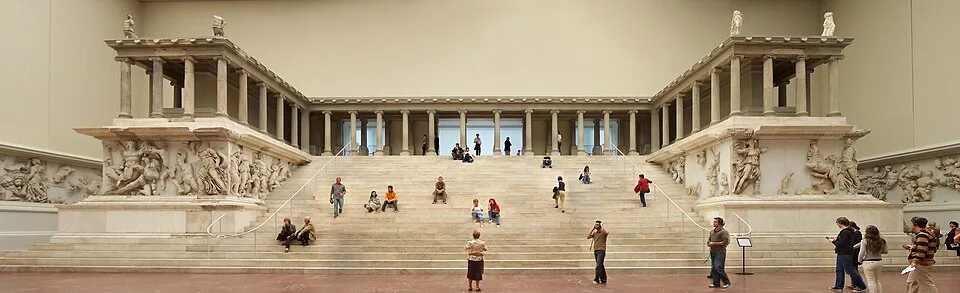 Berlin - Pergamonmuseum - Altar 01