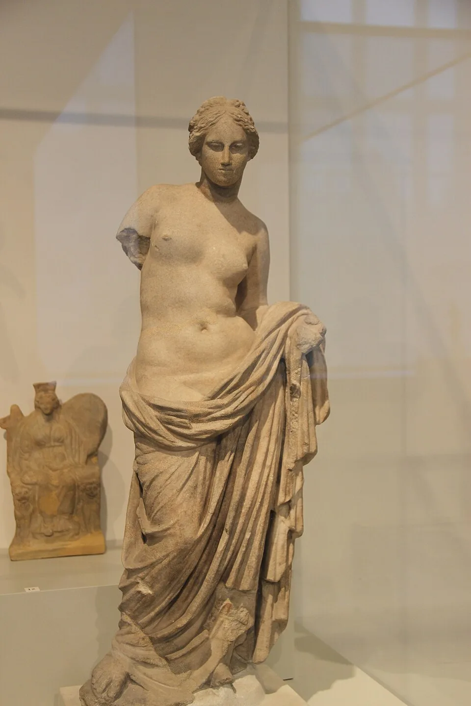 Marble Statue from Priene (28120553914)