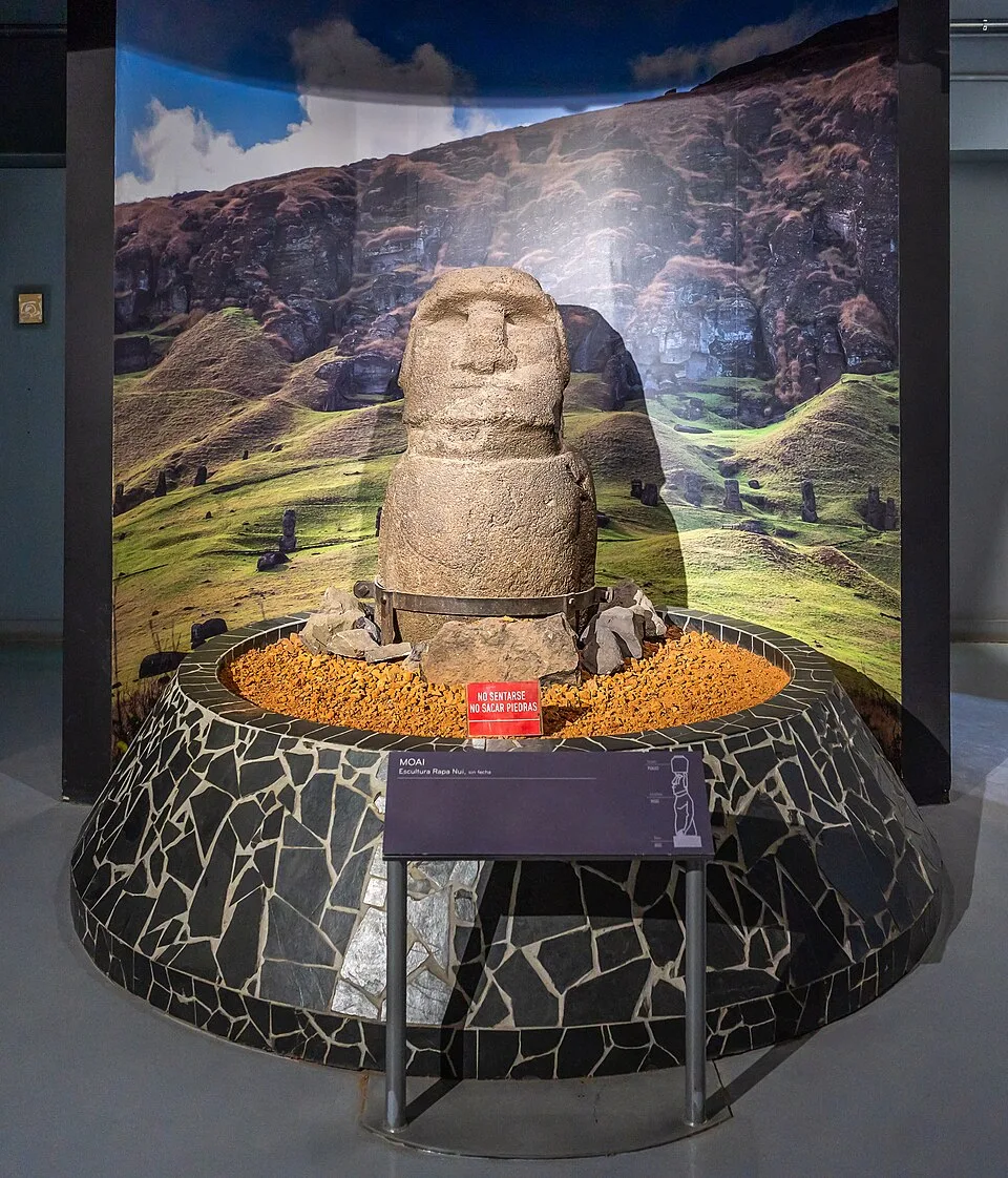 Escultura Rapa Nui (Moai) A74353920250105