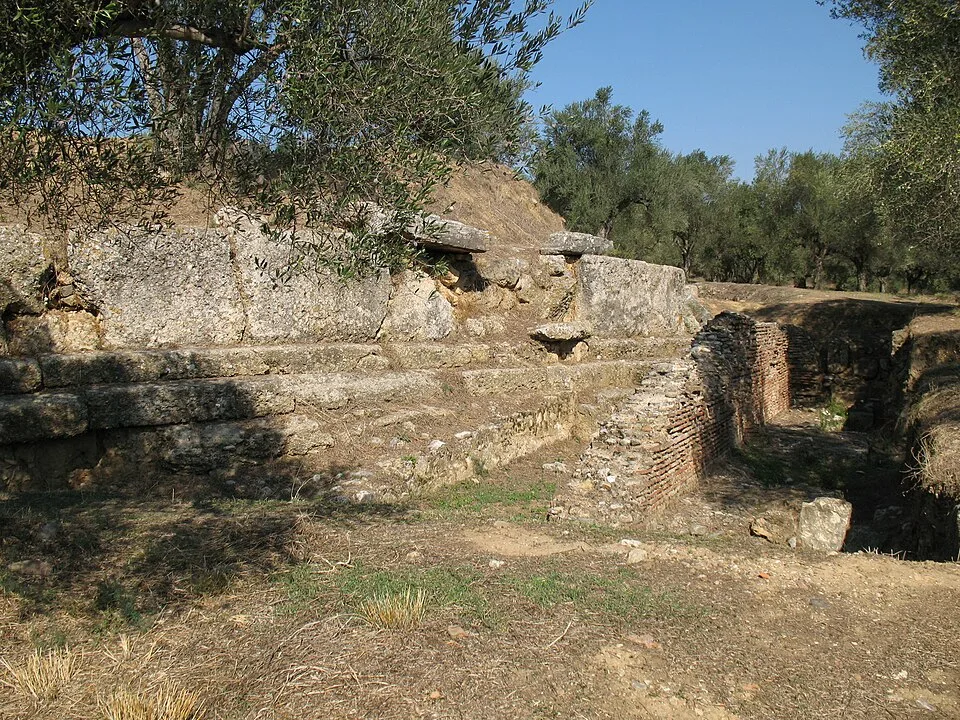 Acropolis of ancient Sparta - panoramio - macrolepis (1)
