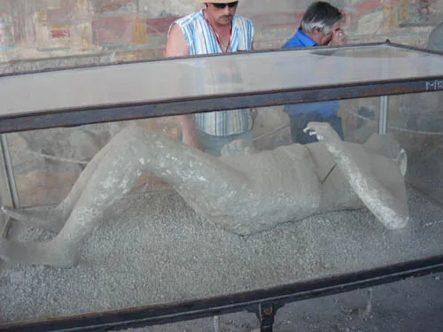 Pompeii. "Macellum", plaster casts of victims
