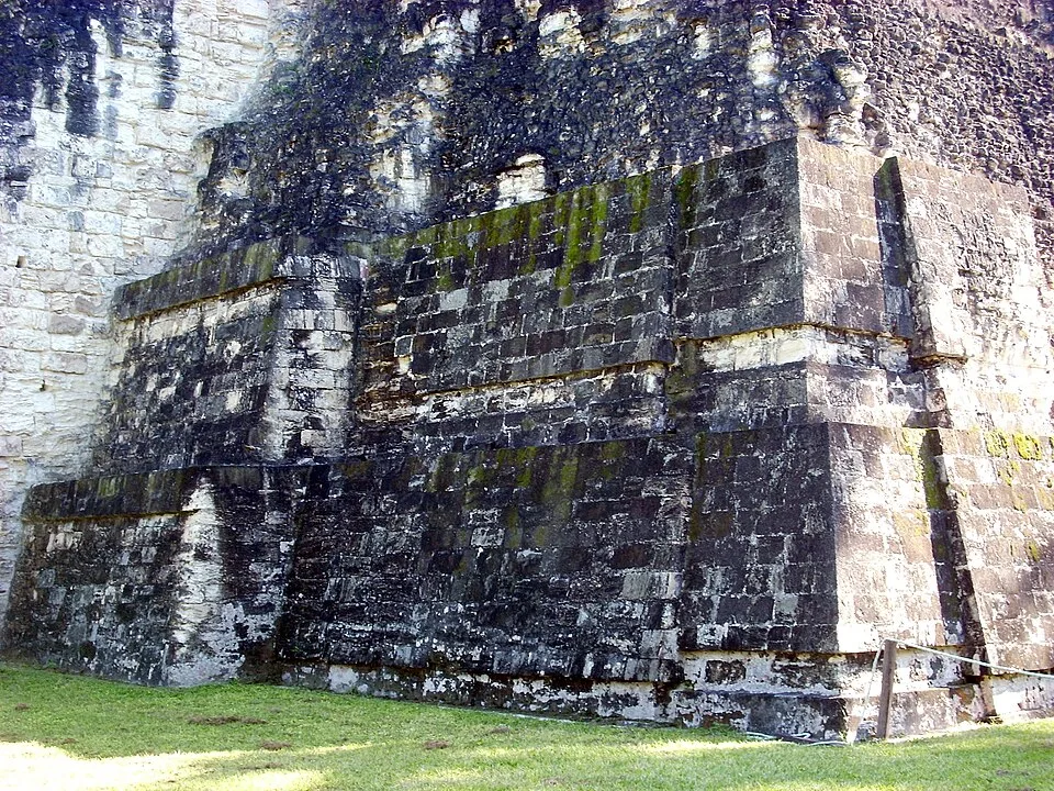 Tikal Temple I detail 01