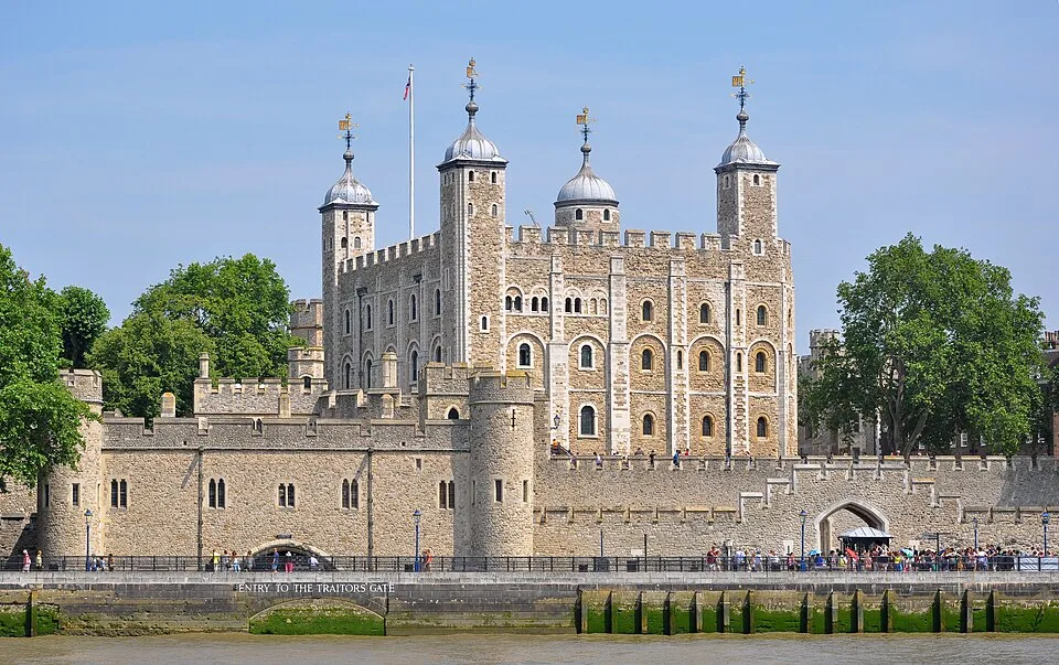 Tower of London vom Fluss Themse aus gesehen