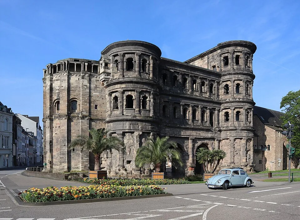 1957 Volkswagen Beetle, export model, in front of Porta Nigra in Trier 2023-05-01