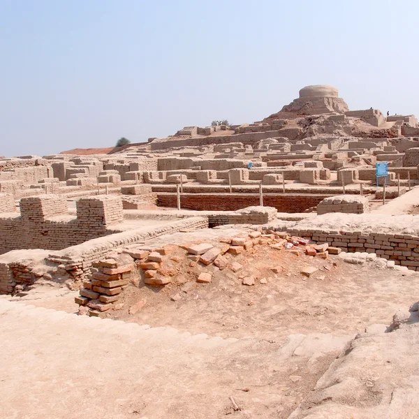 The Indus Valley: Three Bronze Age Cities