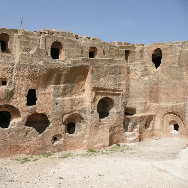 The massive underground cistern and ruins of the fortress city of Dara