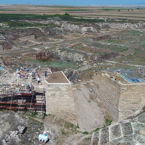 The Early Phrygian East Gate at Gordion